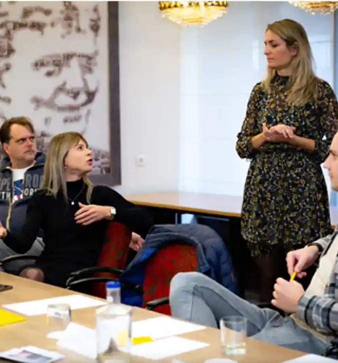 Vergadering aan bureau Molenaar & Lok Consultancy